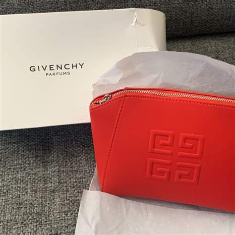 trousse givenchy in regalo|givenchy bag.